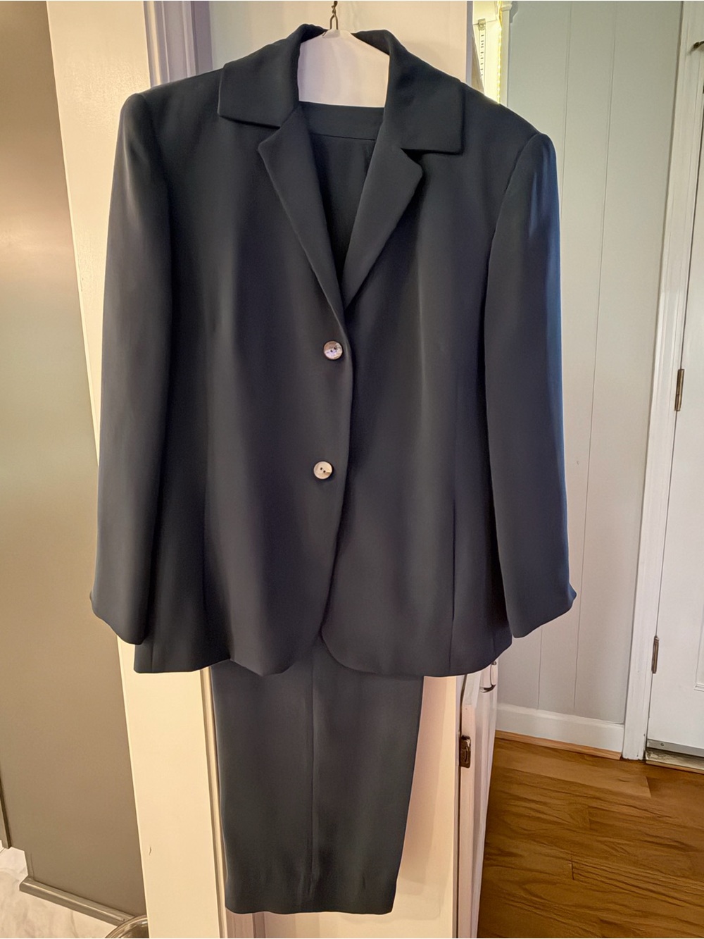 Rena Rowan 100% silk charcoal Gray Tailored Blazer and Pant Set